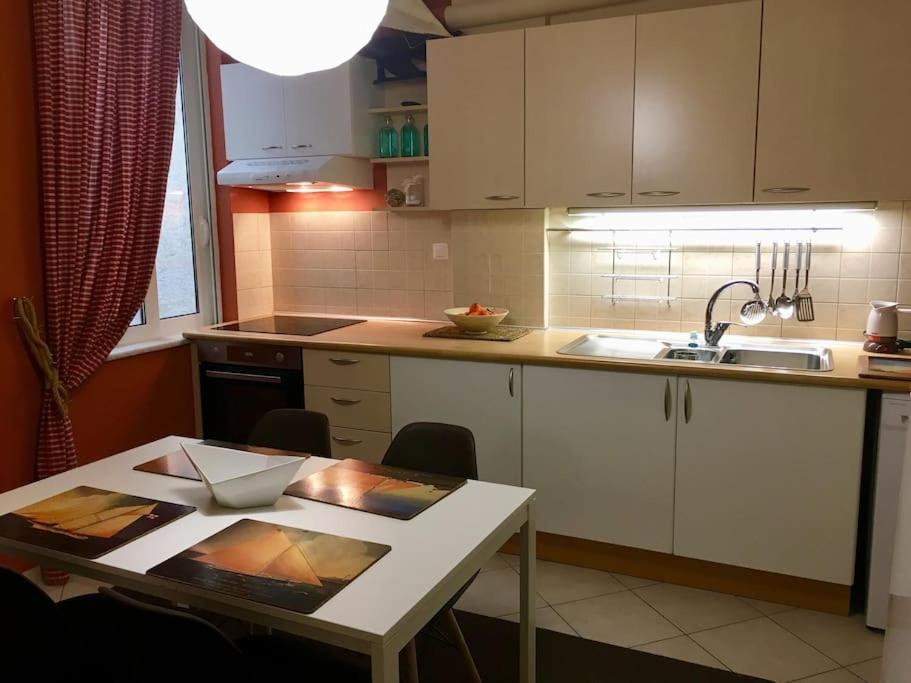 Central Spacious Apartment 70Sqm トリポリス エクステリア 写真