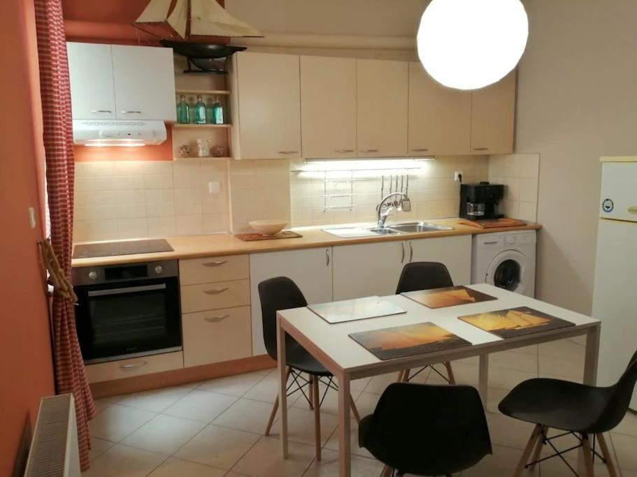 Central Spacious Apartment 70Sqm トリポリス エクステリア 写真